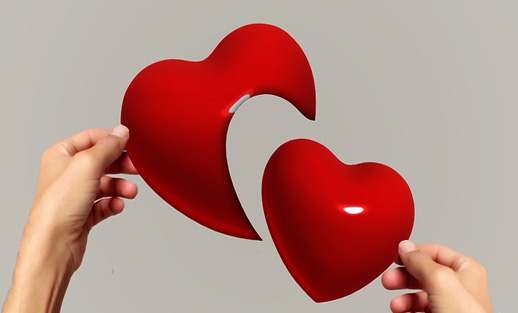 Foto di mani con un cuore